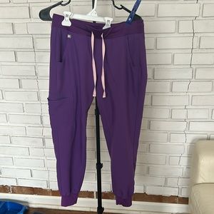 Figs Zamora Jogger Scrub Pants. Purple. Size Small Petite. Six pockets.